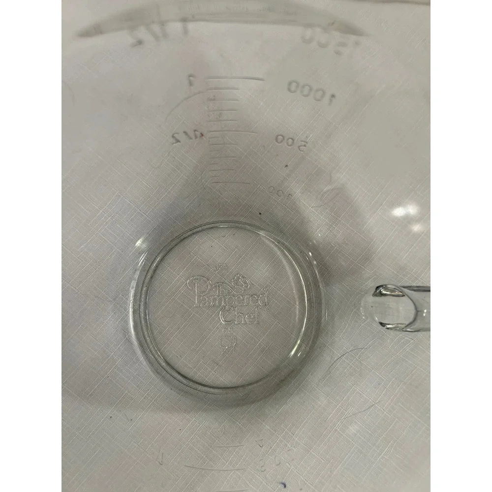 Pampered Chef Glass Batter Bowl 2 Quart Clear 8 Cup Measuring Mixing Bowl Unisex